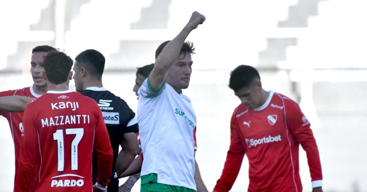 El Rojo de mal en peor- perdioacute 1 a 0 en su cancha y se quedoacute sin teacutecnico