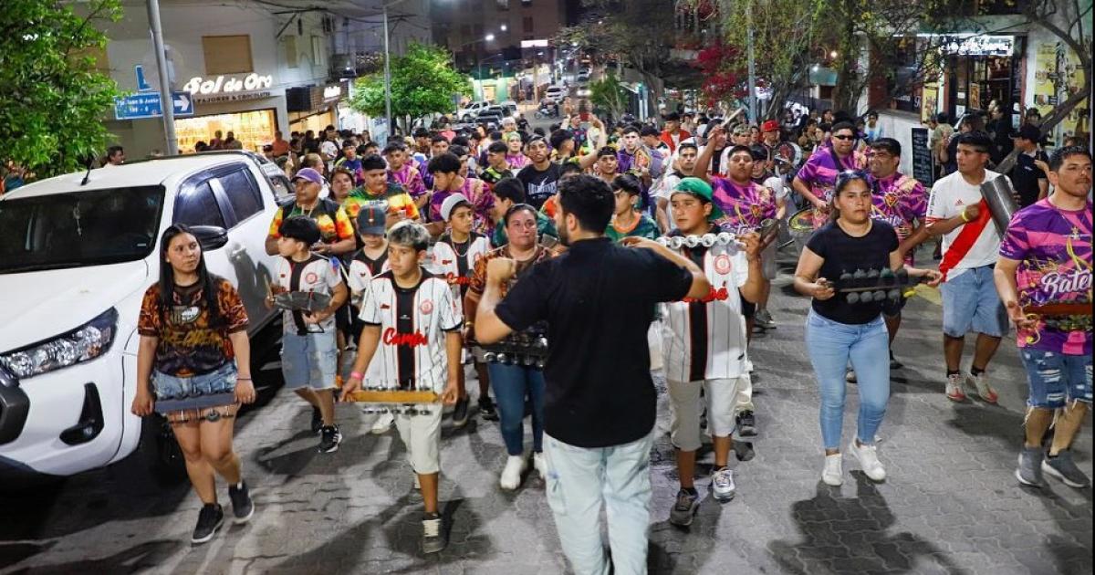 El Retumba Termas le puso ritmo y color a la ciudad turiacutestica