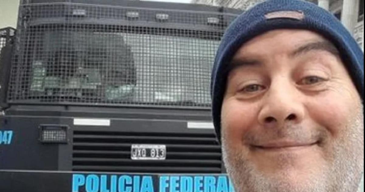 Militante libertario obligado a reparaciones sociales por amenazas en redes