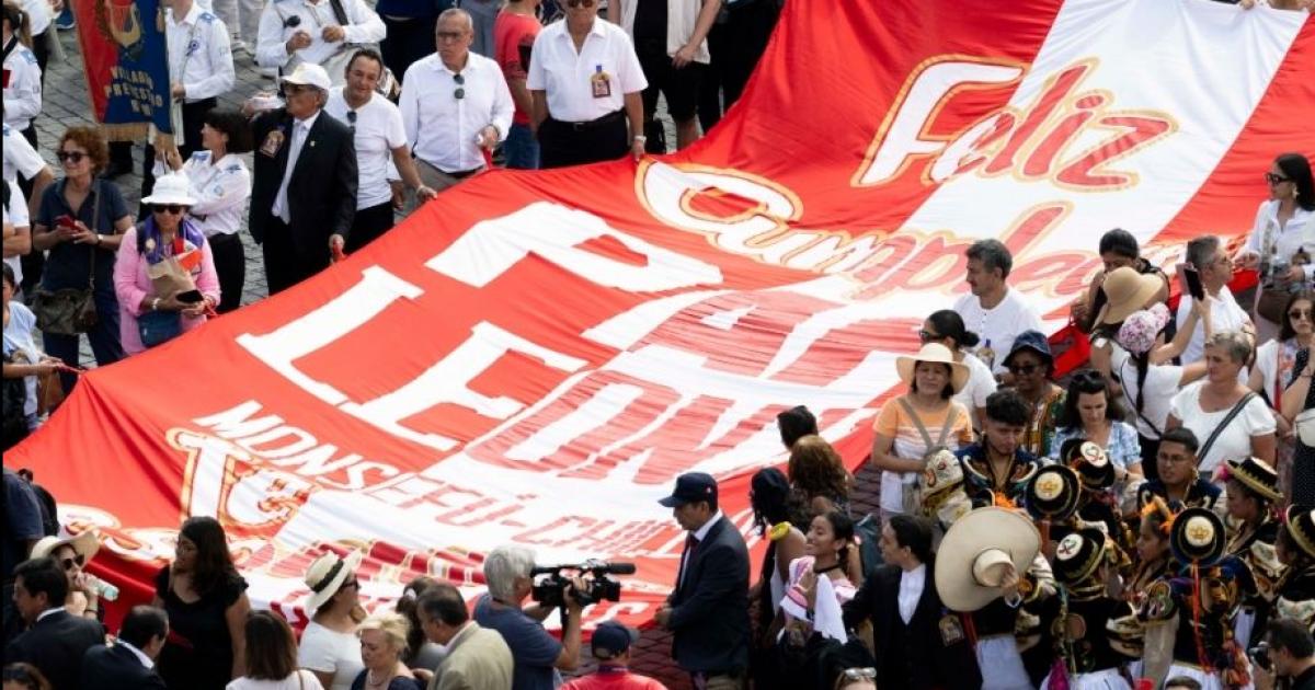 El papa Leoacuten XIV el maacutes joven en deacutecadas celebroacute sus 70 antildeos