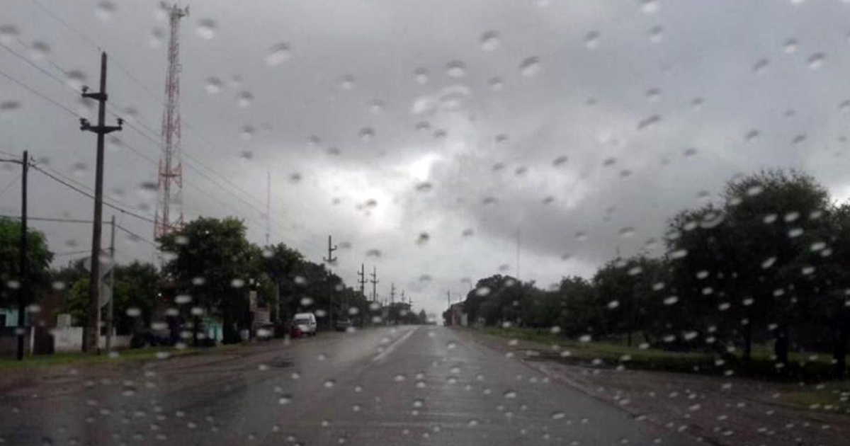 Argentina bajo alerta por una extrantildea anomaliacutea que traeraacute lluvias intensas y un frente friacuteo- queacute pasaraacute en Santiago