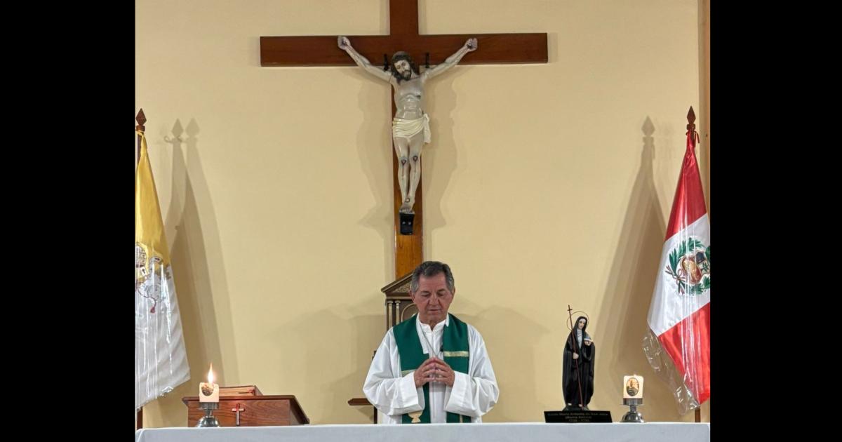 ALTAR Santa Mama Antula acompaña a la beata Aguchita