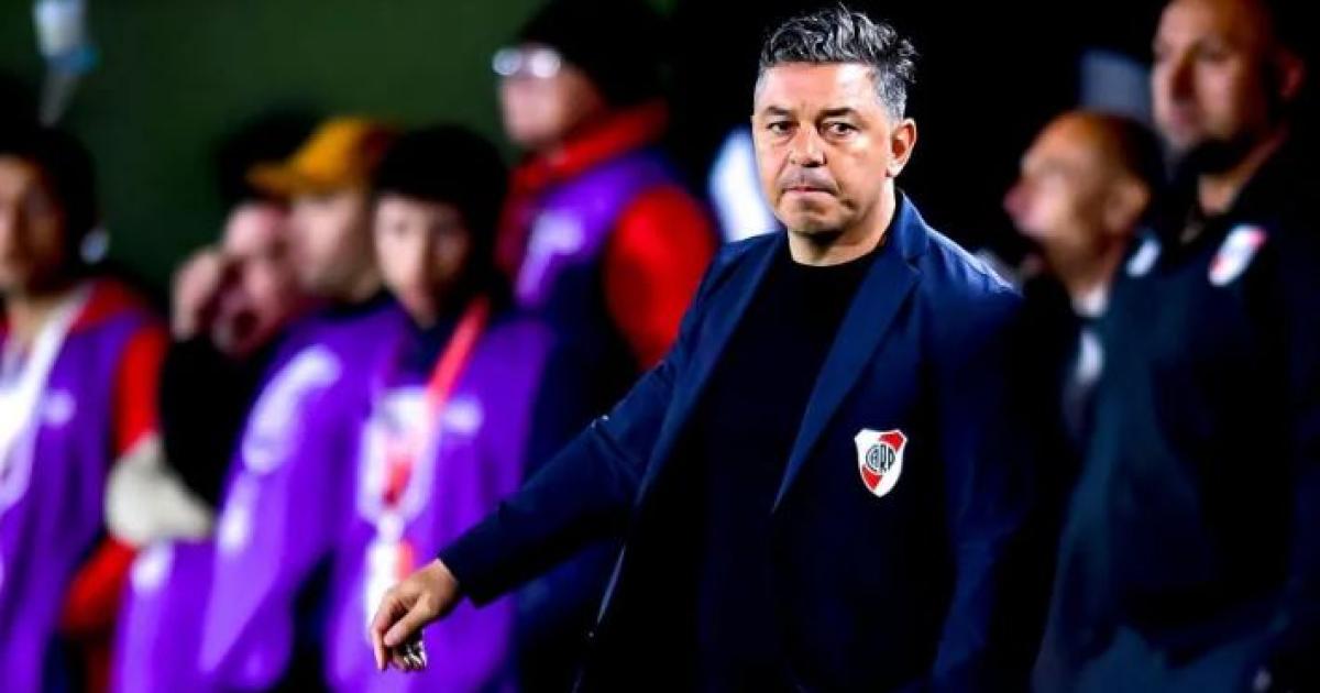 Gallardo evaluacutea volver a defender con liacutenea de tres