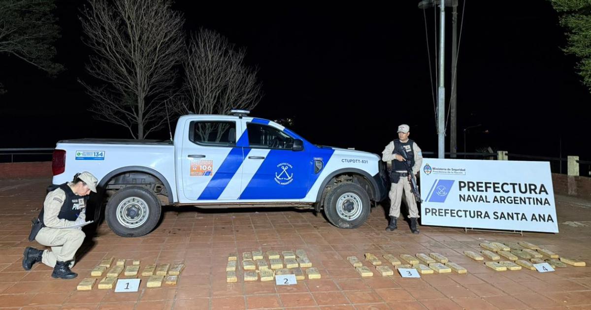 Prefectura secuestroacute maacutes de 50 kilos de marihuana- la droga estaba oculta en bolsas de arpillera