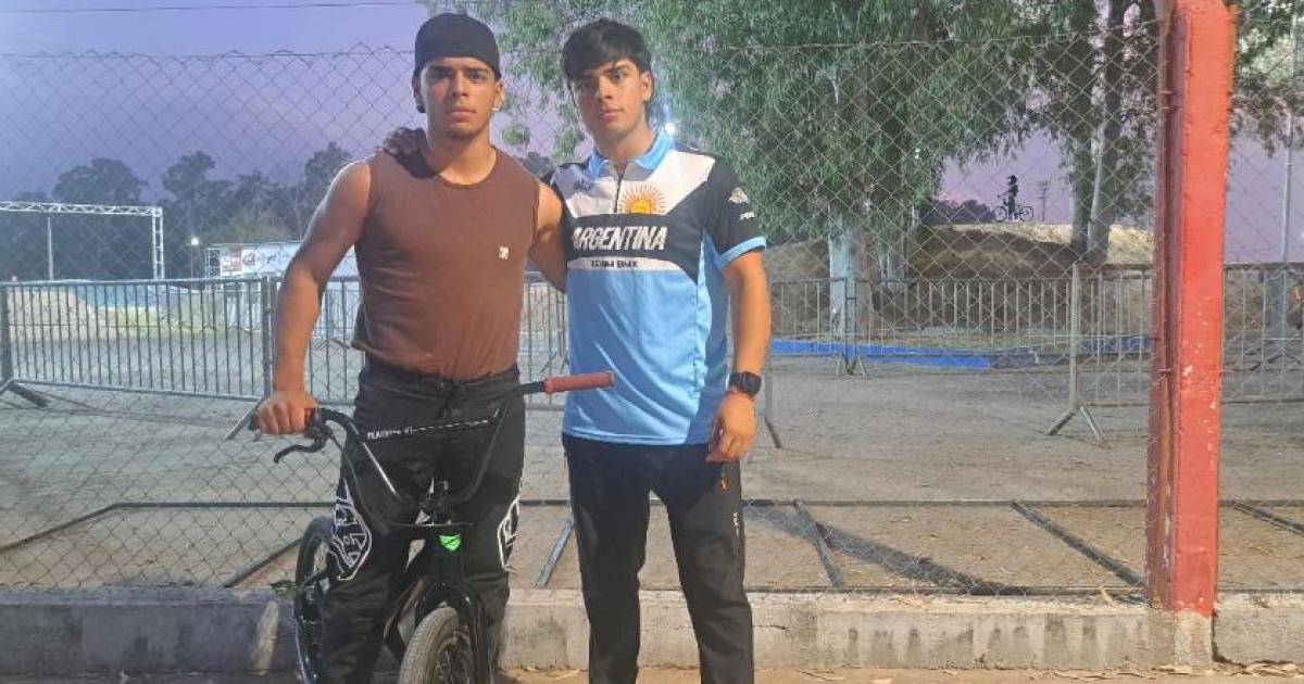EMBAJADORES Santino y Lisandro Díaz giraron ayer en La Catedral del BMX para llegar en óptimas condiciones