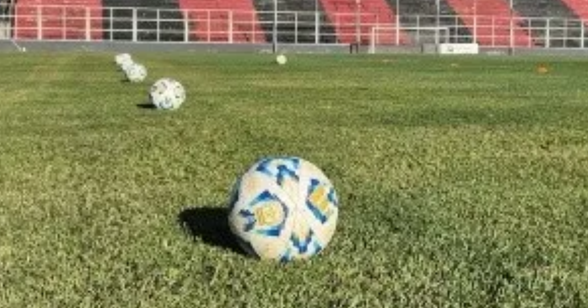 Parecen sentildeoritas de cabaret- el presidente de un club de la Primera Nacional explotoacute contra sus jugadores