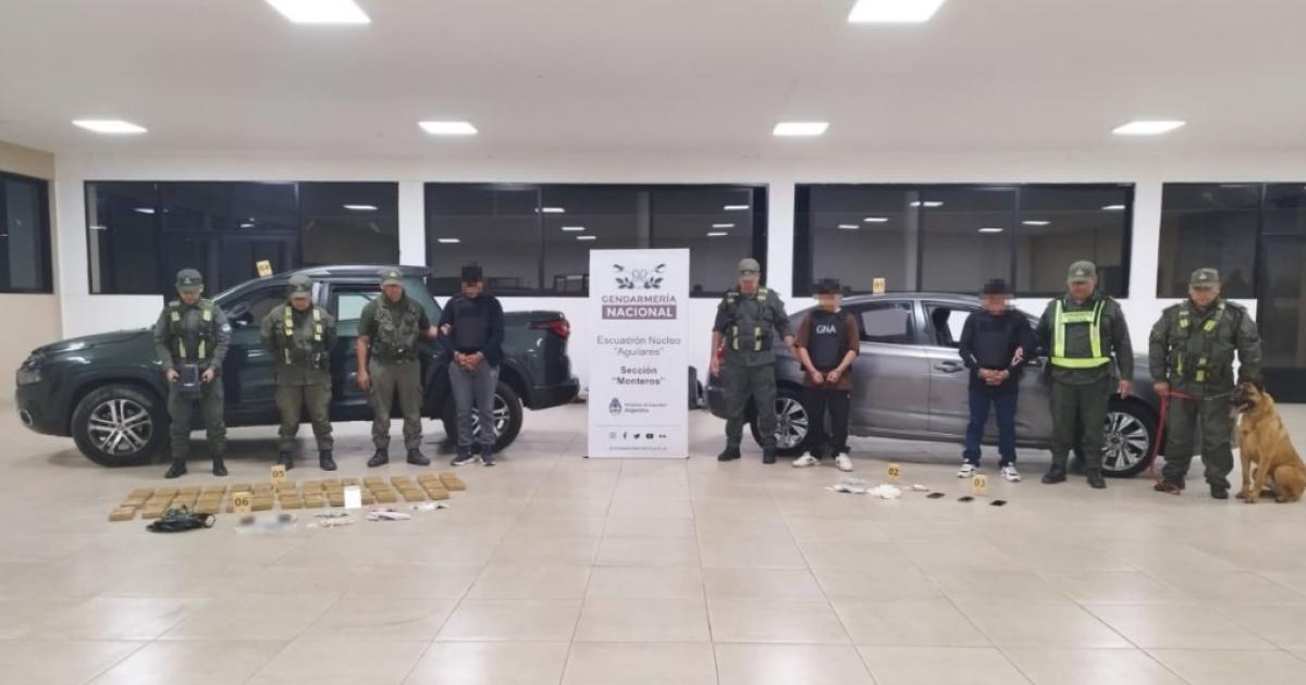 Tres hombres intentaron trasladar 43 kilos de cocaiacutena dentro de los paneles laterales de la caja de una camioneta