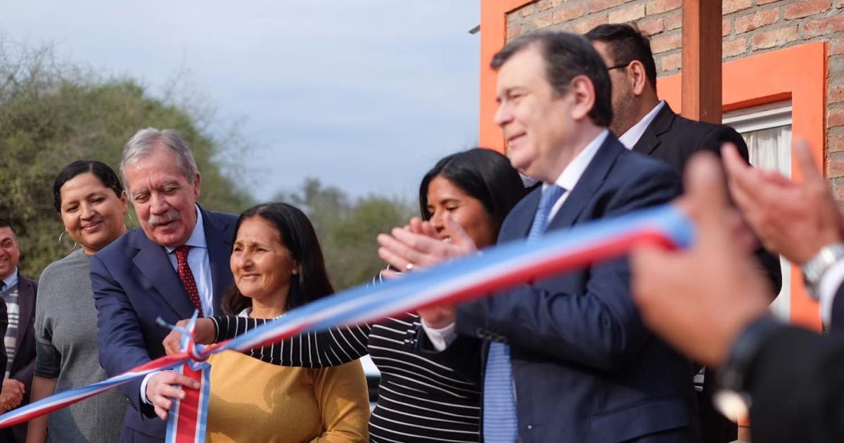 Zamora y Eliacuteas Suaacuterez garantizan la continuidad de los planes habitacionales 