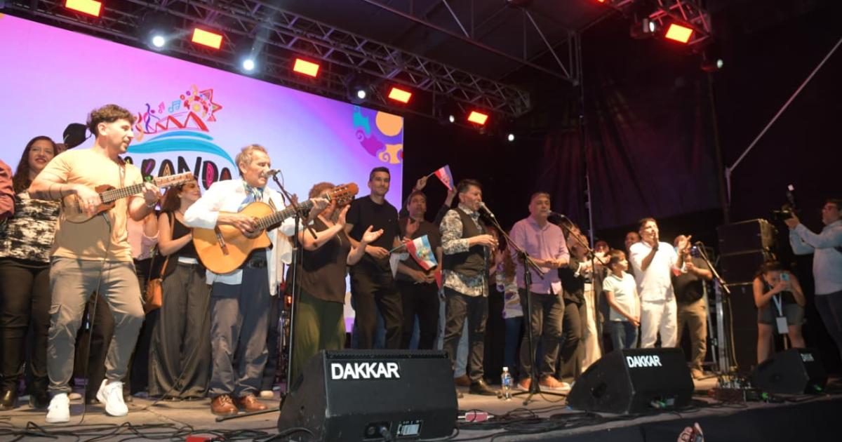 Cuti y Roberto Carabajal cantaron el feliz cumpleaños (Foto- El Liberal)