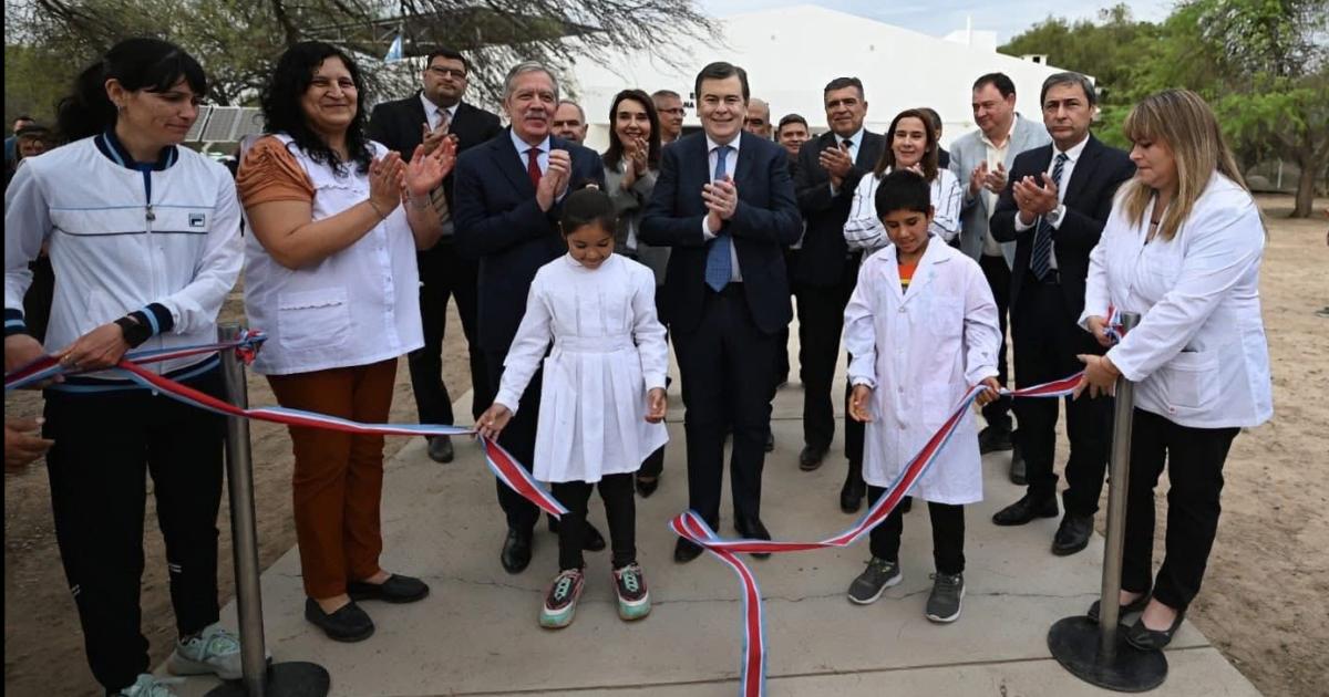 Zamora y Eliacuteas Suaacuterez garantizan la continuidad de los planes habitacionales 