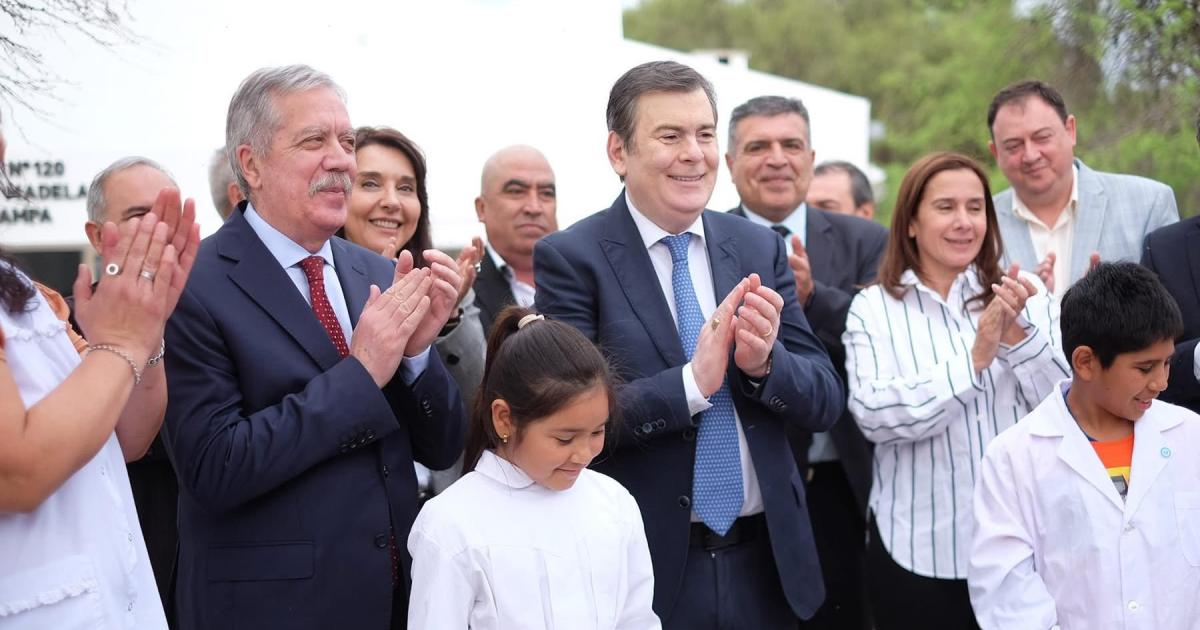 Zamora y Eliacuteas Suaacuterez garantizan la continuidad de los planes habitacionales 