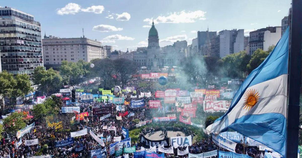 Este miércoles se desarrolla una masiva marcha al Congreso
