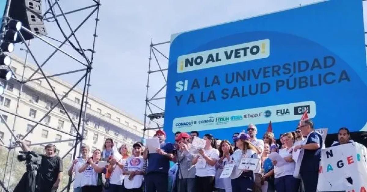 Trabajadores del Hospital Garrahan se sumaron a la manifestacioacuten frente al Congreso de la Nacioacuten