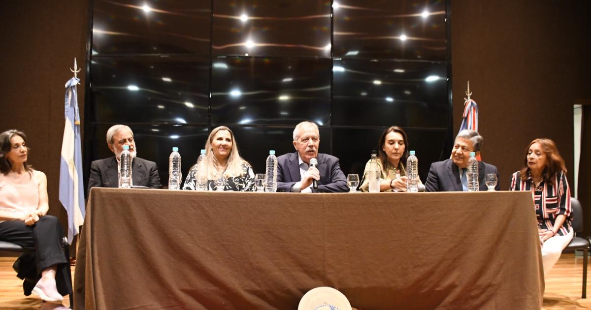 Eliacuteas Suaacuterez convocoacute a referentes de la cultura provincial a fortalecer una poliacutetica cultural que nos incluya a todos