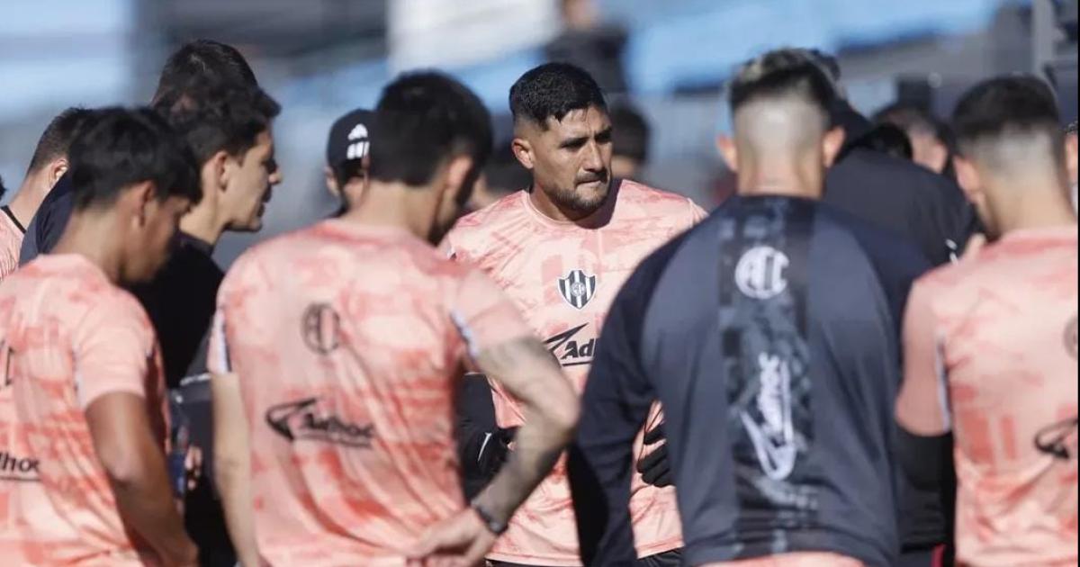 BÚSQUEDA El plantel de Central Córdoba volvió a entrenarse ayer pensando el encuentro ante Boca