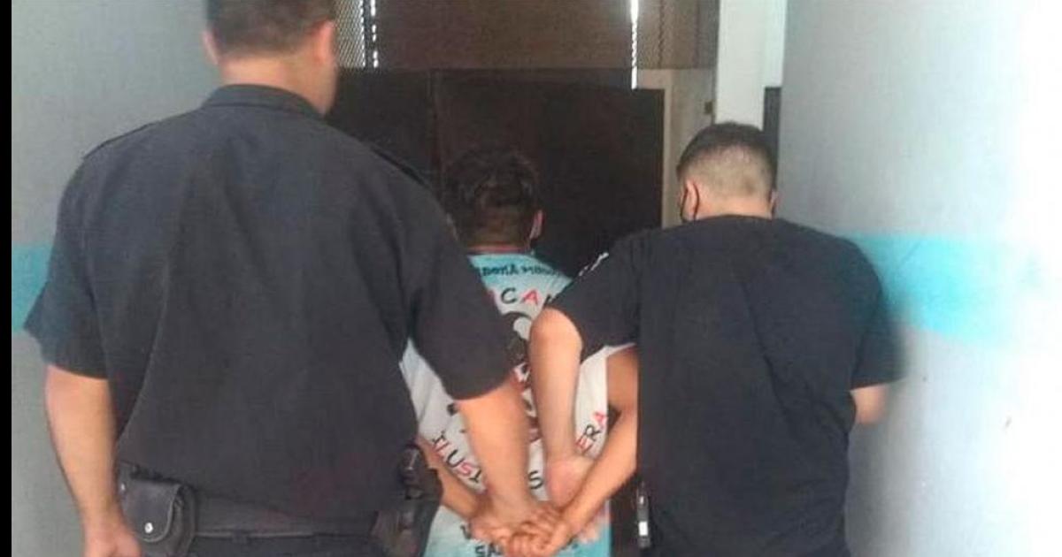 Con los pies le aplastoacute la cabeza a su hija de 13 antildeos por tener macho