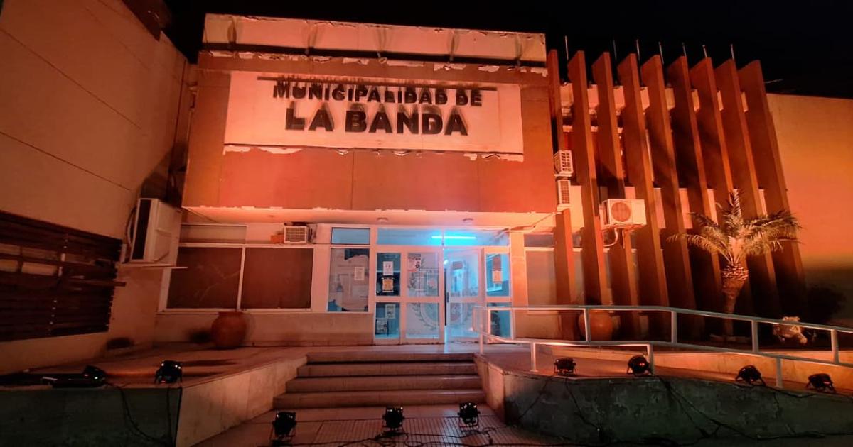 La Banda se tintildeoacute de naranja para conmemorar el Diacutea Mundial de la Seguridad del Paciente