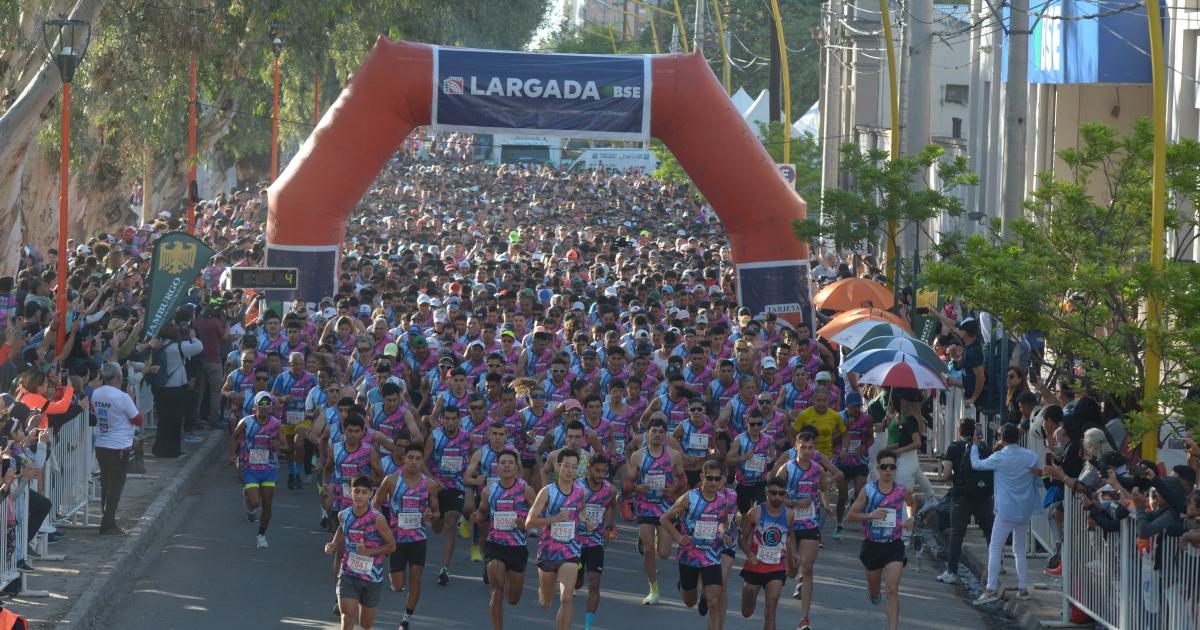 El Maratoacuten EL LIBERAL-60 antildeos de Canal 7 fue un eacutexito en el inicio de inscripciones