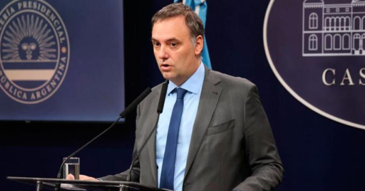 Manuel Adorni fue el encargado de llevar tranquilidad en su habitual conferencia de prensa (Foto- NA)