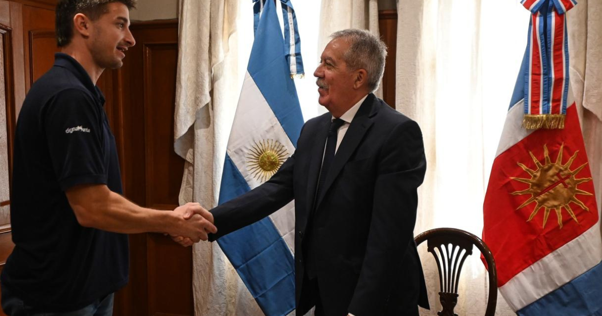 El jefe de Gabinete junto al director de la Fundación Dignamente Heriberto Roccia