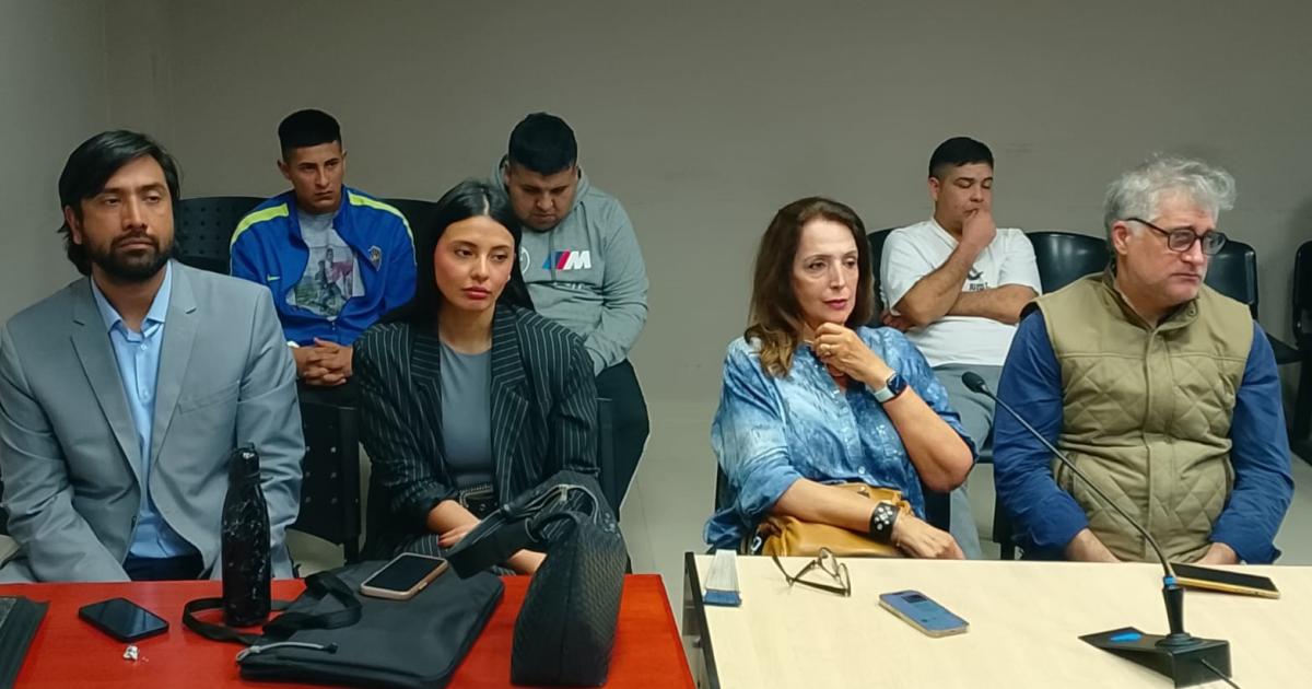 DEBATE Los detenidos presenciaron la audiencia flanqueados por sus abogados