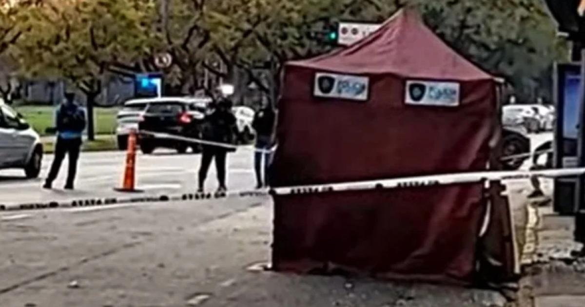 Horror- un motociclista murioacute tras chocar contra una parada de colectivos