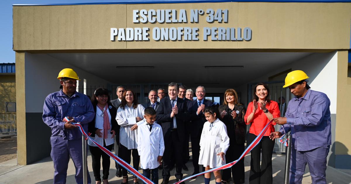 Zamora inauguroacute el renovado edificio de la nueva escuela Ndeg 341 Onofre Perillo de La Banda
