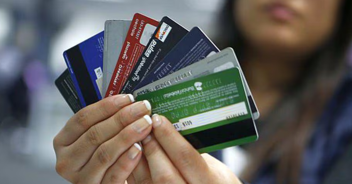 La maestra estafadora tambieacuten le robaba las tarjetas a sus amigas y a la familia de su novio