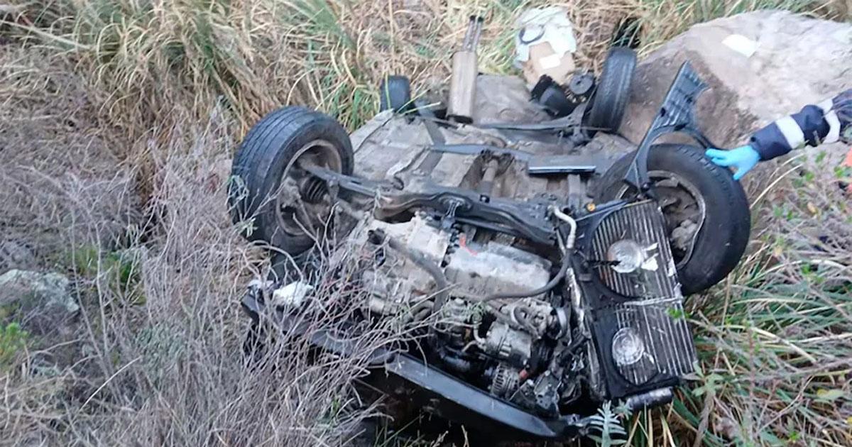 Tragedia- un auto cayoacute a un barranco de 200 metros y murioacute su conductor