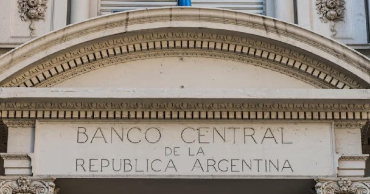 El BCRA vendioacute US 678 millones en tres diacuteas y sigue perdiendo reservas