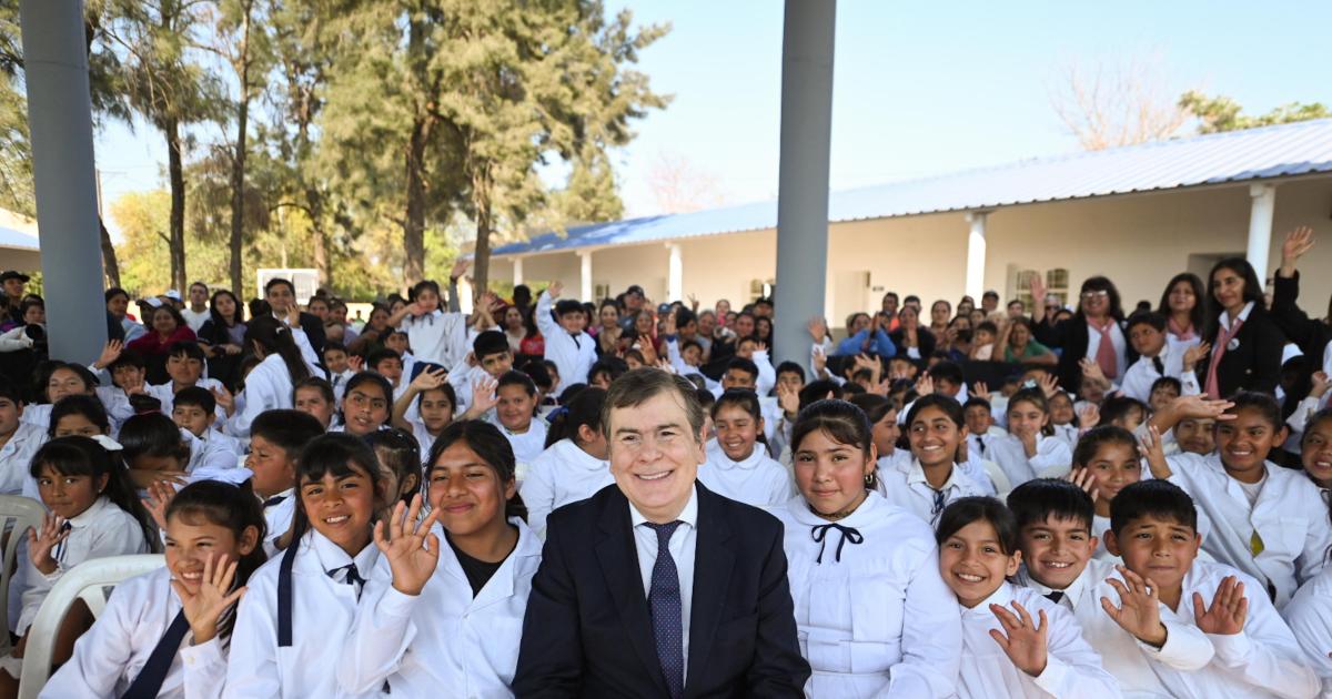 Zamora inauguroacute el renovado edificio de la nueva escuela Ndeg 341 Onofre Perillo de La Banda