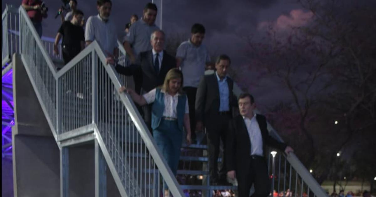 ACTO Tras el corte de cintas las autoridades hicieron un recorrido por el parque que tiene tres accesos Una gran obra que embellece a la ciudad