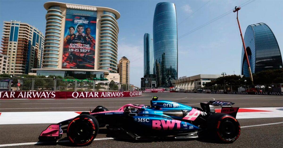 Franco Colapinto chocoacute en el final de la clasificacioacuten del Gran Premio de Azerbaiyaacuten y largaraacute 16deg