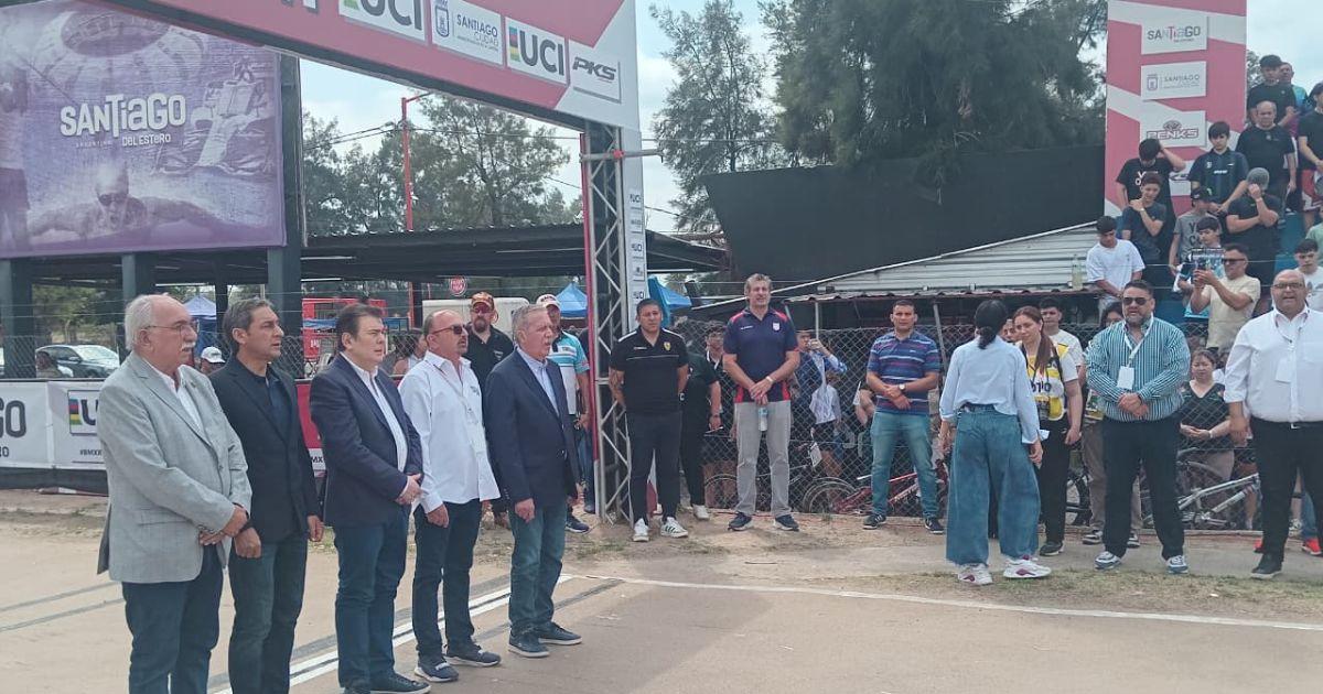 El gobernador estuvo este sbado en la pista de BMX (Foto Daniel PérezEl Liberal)