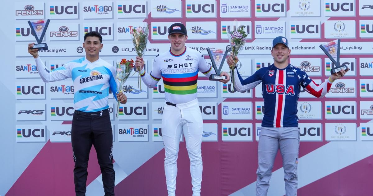  Gonzalo Molina segundo en el podio en la categoria Elite (Foto- El Liberal)