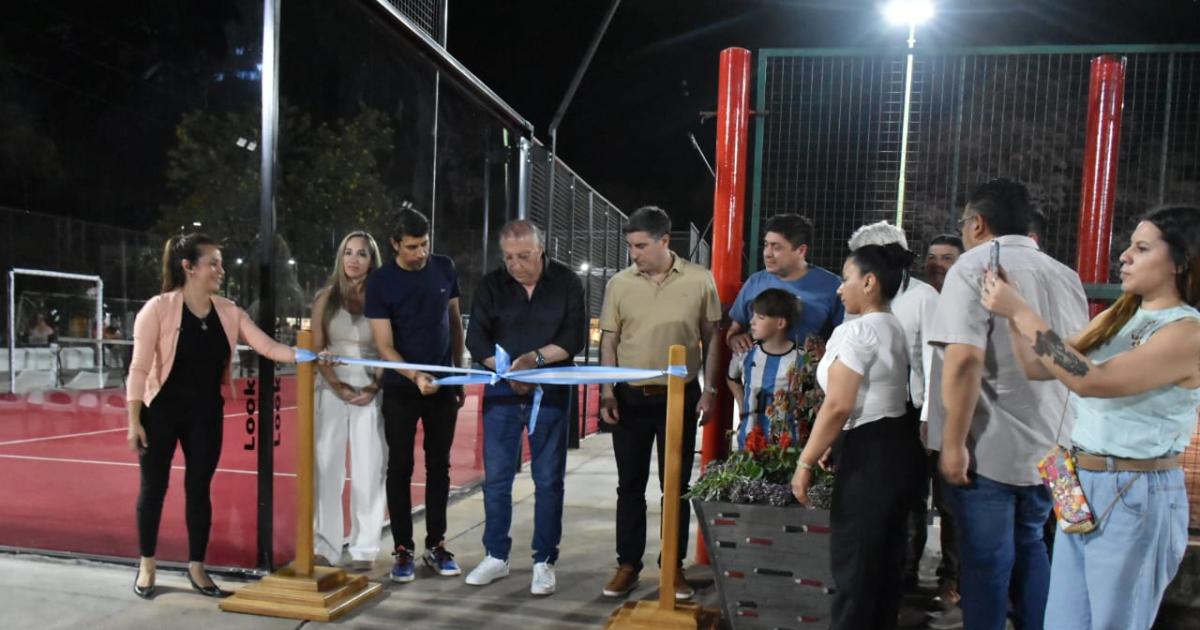 La Municipalidad de Friacuteas inauguroacute dos nuevas canchas de paacutedel