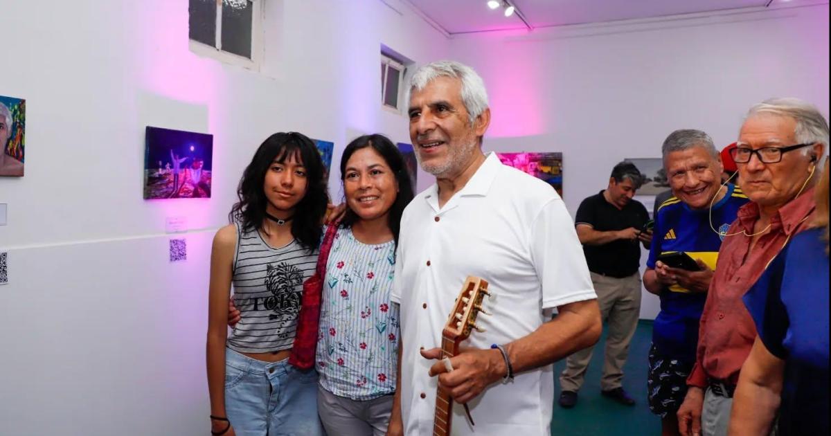 ARTE El msico santiagueño trasladó al lienzo el sentir de sus canciones ms emblemticas