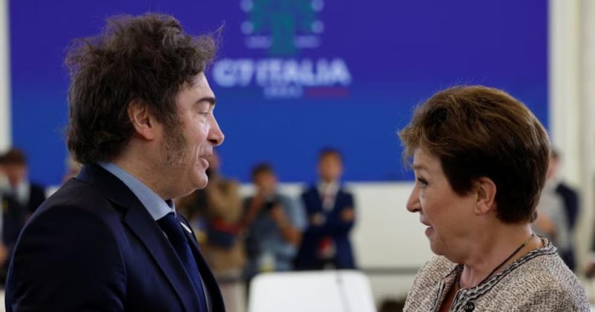 La directora ejecutiva del FMI Kristalina Georgieva y el presidente argentino Javier Milei  (Foto-Infobae)