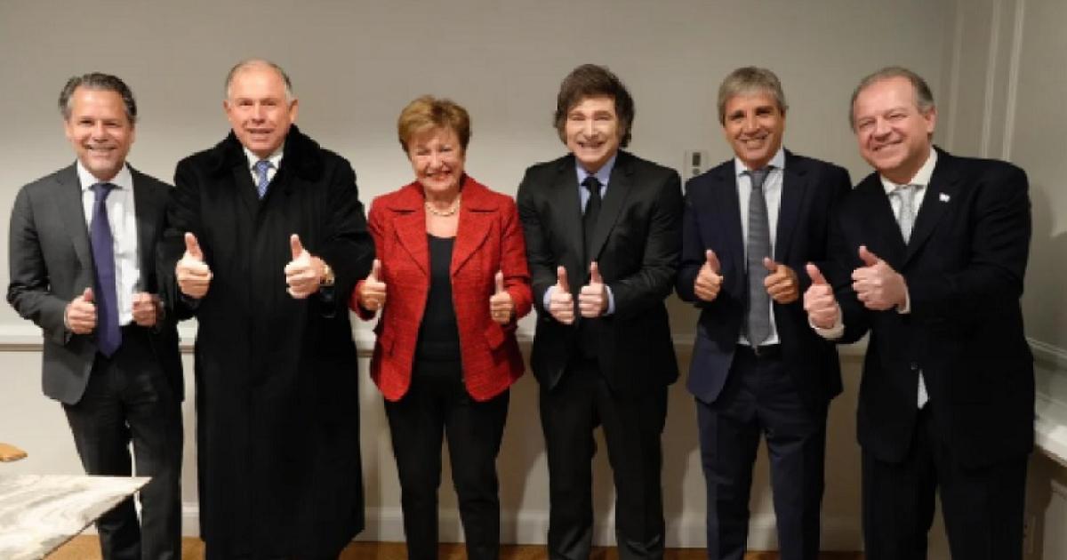 Milei y Caputo buscan respaldo del FMI en medio de la escalada del dólar - Foto- NA