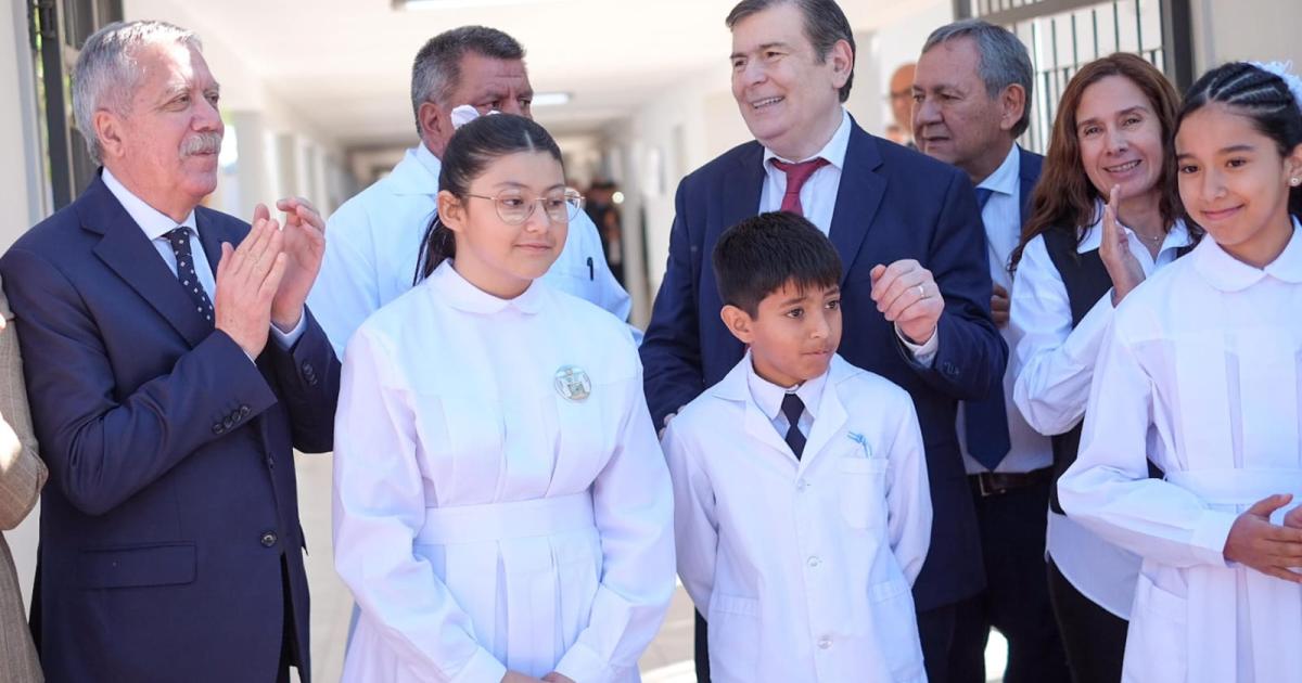 Eliacuteas Suaacuterez destacoacute la inauguracioacuten  de un moderno hospital y una escuela en CAMPO GALLO