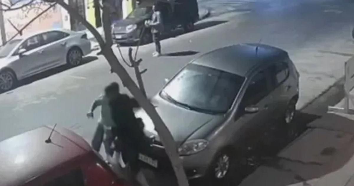 VIDEO- Discutieron por un encendedor y lo apuntildealoacute con un destornillador