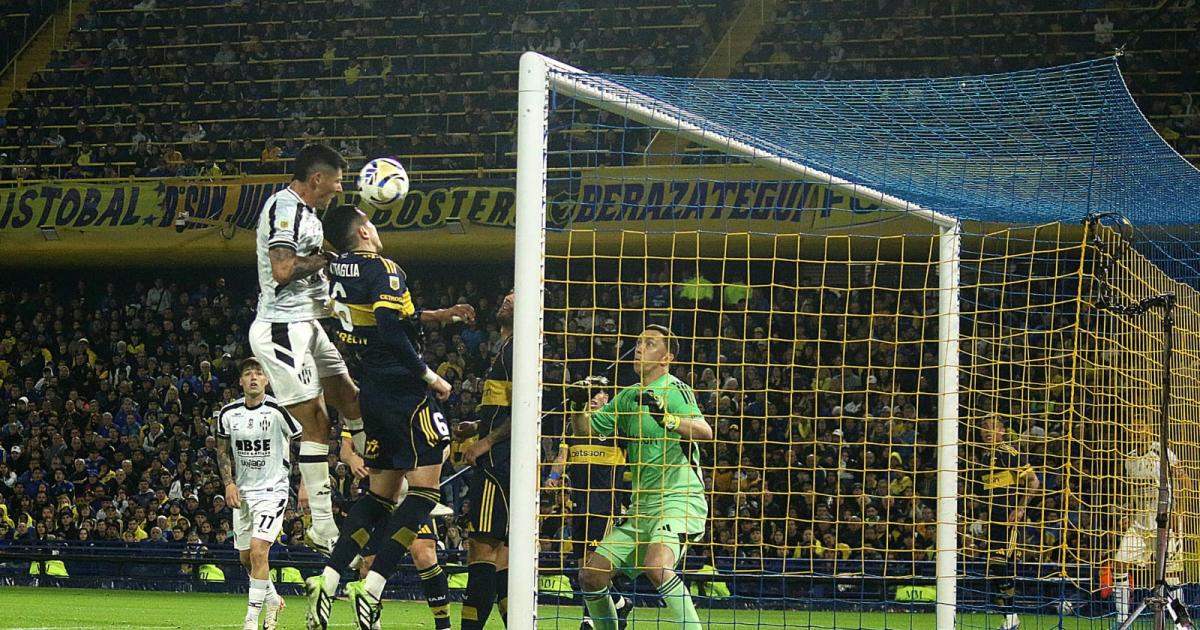 Central perdiacutea 2 a 0 pero reaccionoacute y se trajo un punto de oro de La Bombonera