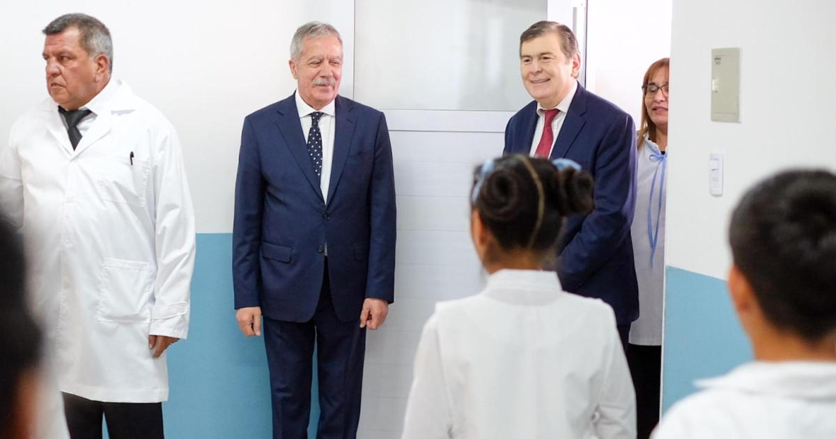 Eliacuteas Suaacuterez destacoacute la inauguracioacuten  de un moderno hospital y una escuela en CAMPO GALLO