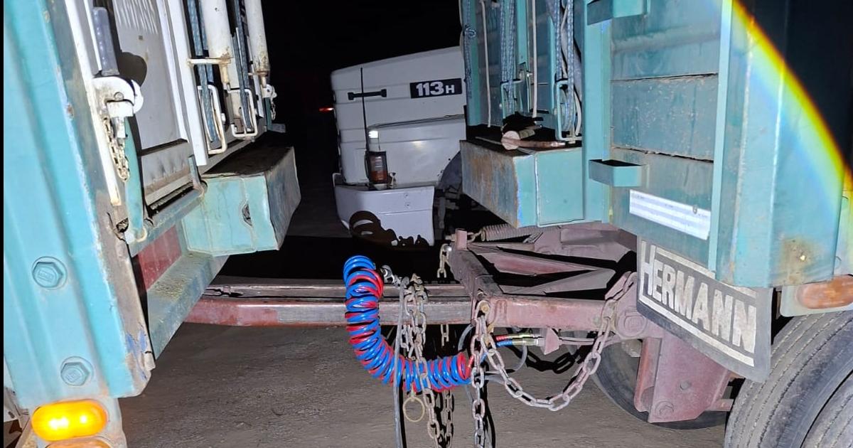 PERICIAS Los efectivos policías realizaron una verificación nocturna Y el camión bajo custodia de los uniformados