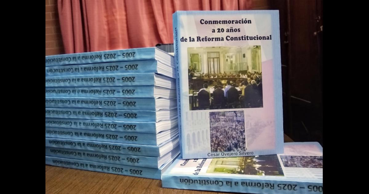 Conmemoracioacuten de la reforma constitucional y el sable corvo de San Martiacuten en la Feria del Libro