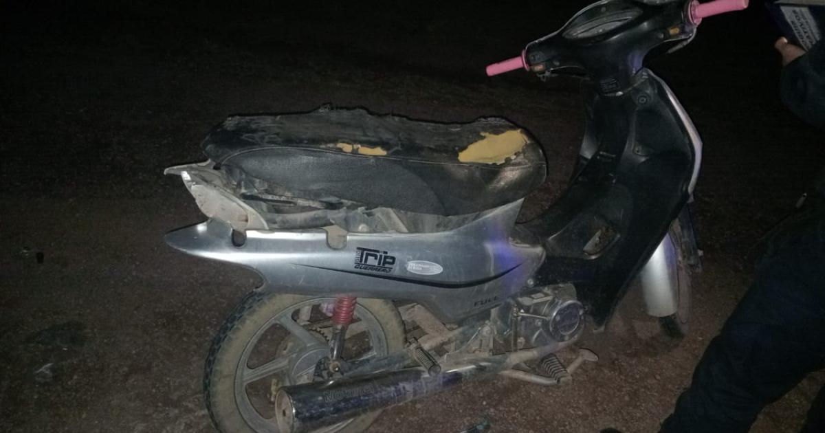 Motociclista lesionada en choque con camioneta