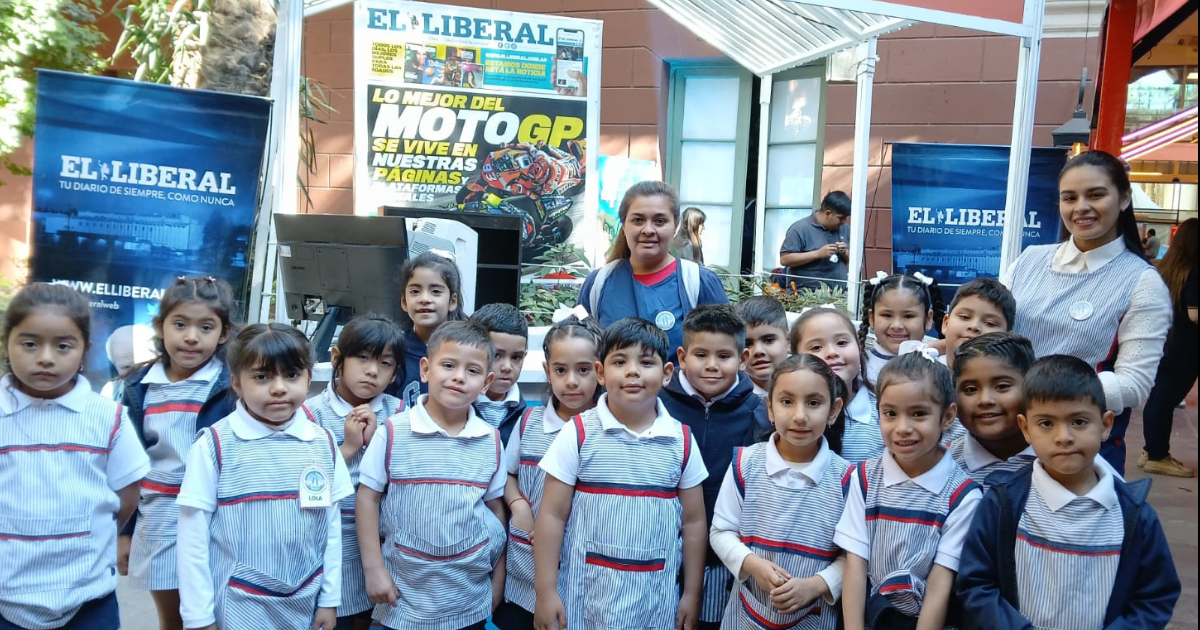 Los primeros visitantes al stand de EL LIBERAL en el CCB (Foto- EL LIBERAL)