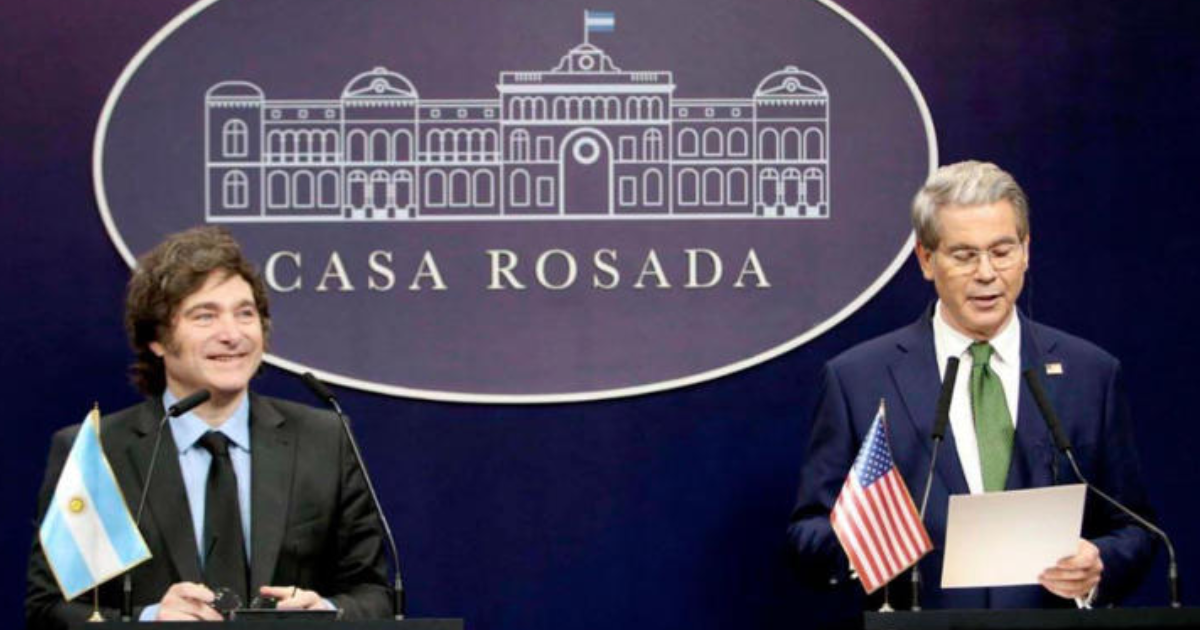 Javier Milei junto a Scott Bessent durante la visita del funcionario a la Argentina (Foto- NA)