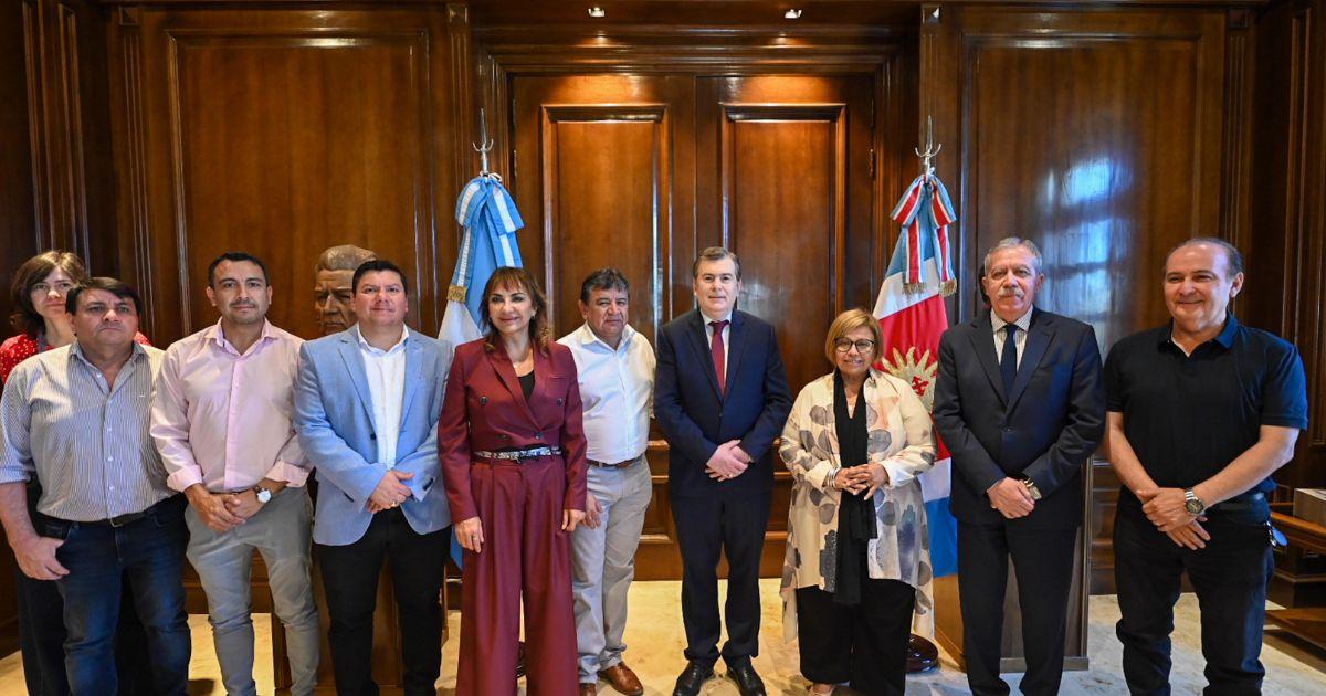 Autoridades provinciales acompañaron al gobernador en la reunión