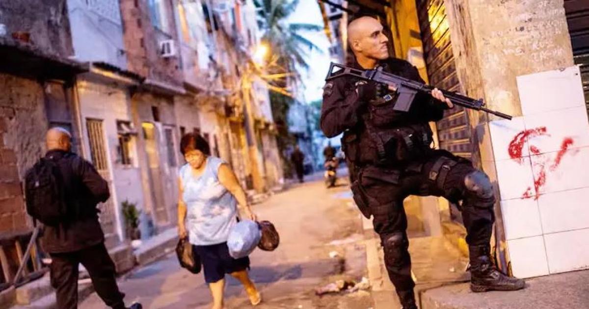 Poleacutemica en Brasil- aprueban en Riacuteo de Janeiro un bono para policiacuteas que maten delincuentes